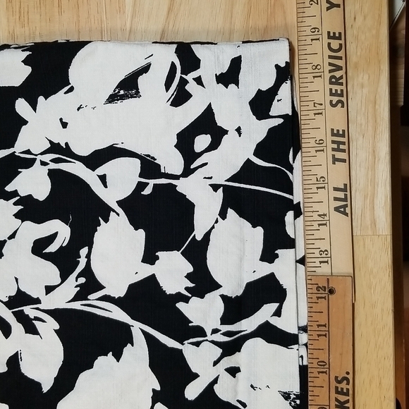 Banana Republic Skirt, Size 10P - Picture 9 of 11